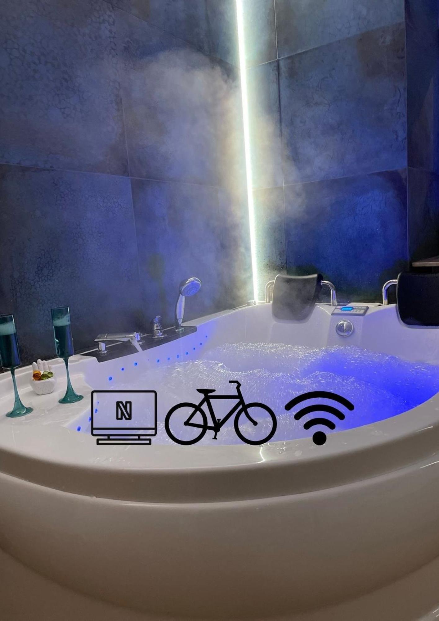 Jacuzzi & Bike Apartment, Apartment *