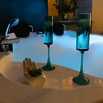 Jacuzzi & Bike Apartment, Krakow